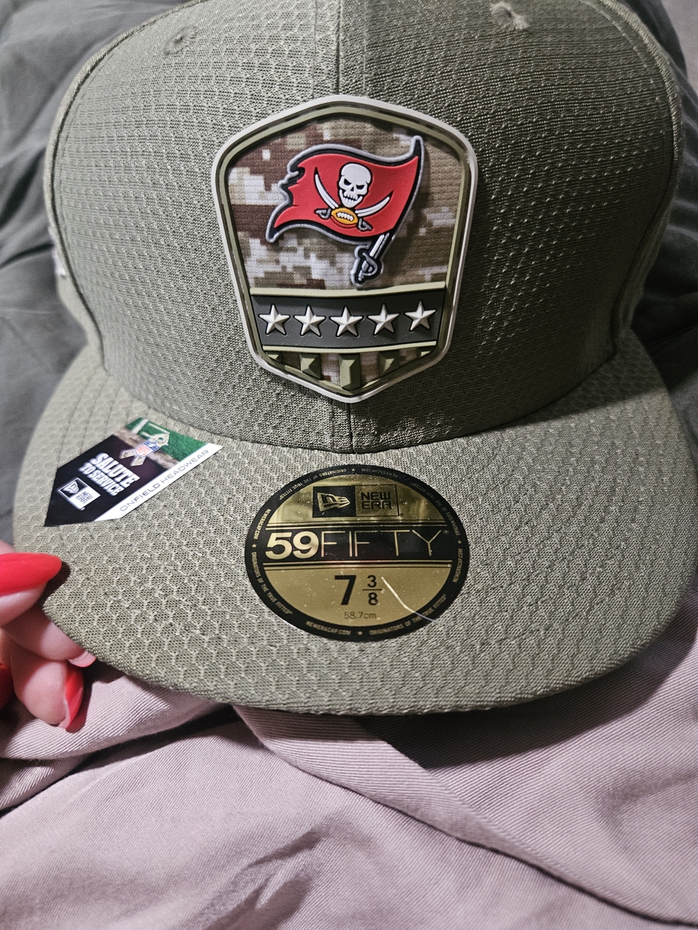 New Era 59FIFTY Tampa Bay Buccaneers Camo Military Patch Fitted Hat - Olive